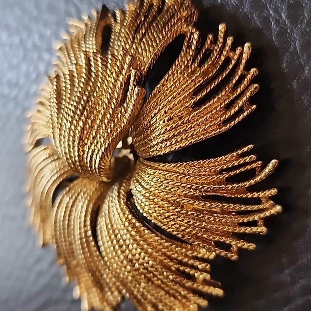 VTG Monet Gold Brooch